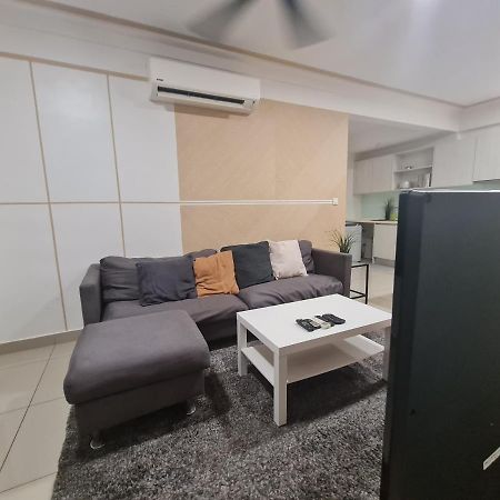 Lovely 3-Bedroom Serviced Apartment @ Cyber Dzsaja Kültér fotó