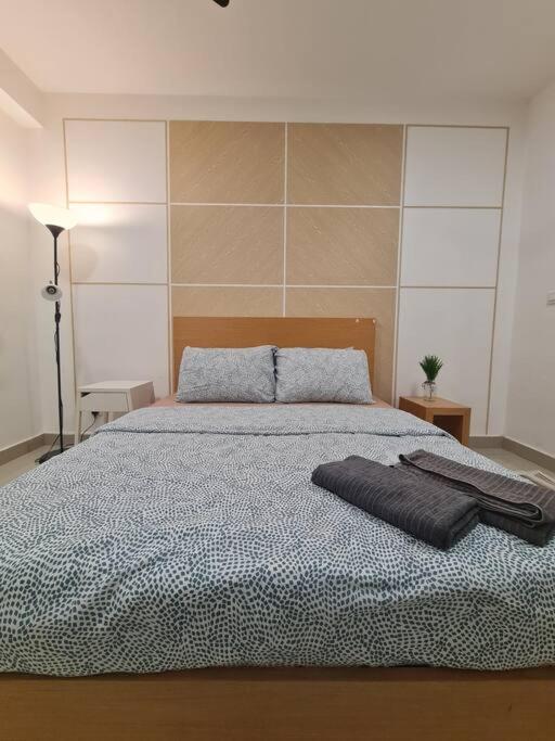 Lovely 3-Bedroom Serviced Apartment @ Cyber Dzsaja Kültér fotó
