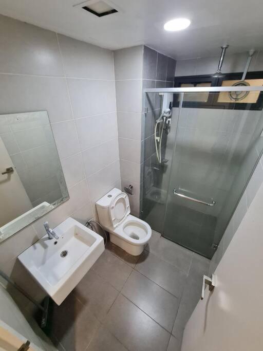 Lovely 3-Bedroom Serviced Apartment @ Cyber Dzsaja Kültér fotó