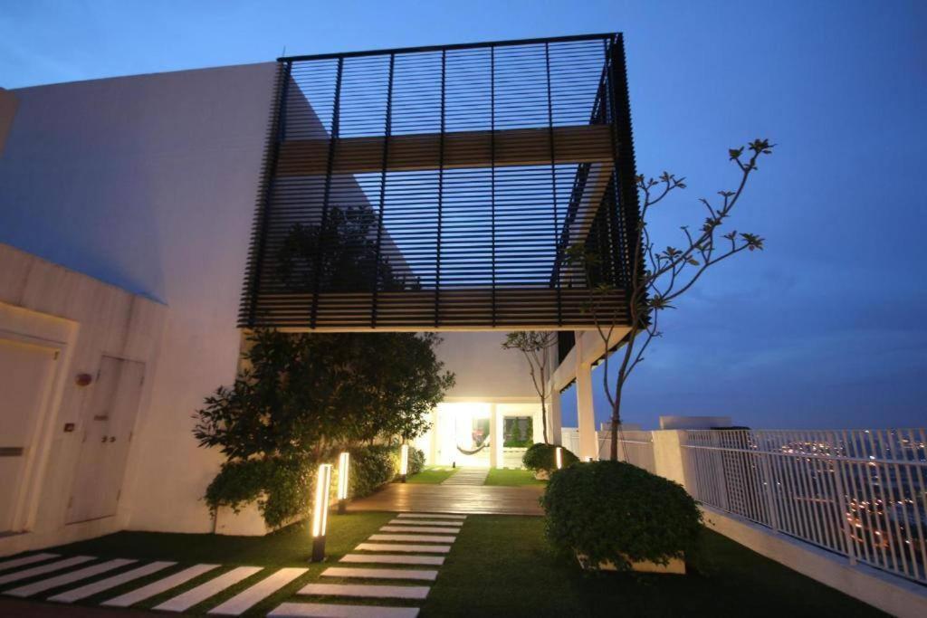 Lovely 3-Bedroom Serviced Apartment @ Cyber Dzsaja Kültér fotó