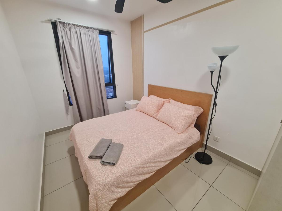 Lovely 3-Bedroom Serviced Apartment @ Cyber Dzsaja Kültér fotó