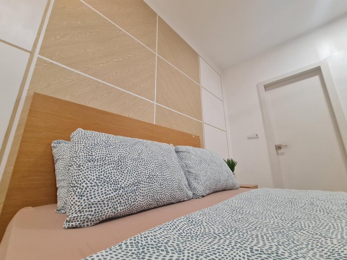 Lovely 3-Bedroom Serviced Apartment @ Cyber Dzsaja Kültér fotó