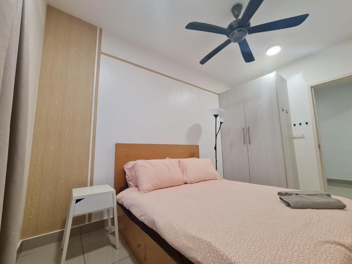 Lovely 3-Bedroom Serviced Apartment @ Cyber Dzsaja Kültér fotó