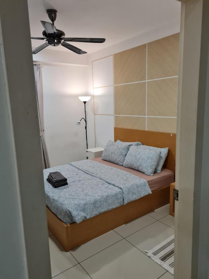 Lovely 3-Bedroom Serviced Apartment @ Cyber Dzsaja Kültér fotó