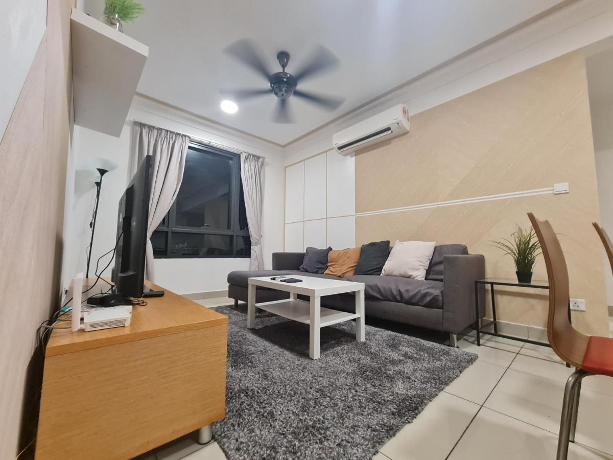 Lovely 3-Bedroom Serviced Apartment @ Cyber Dzsaja Kültér fotó